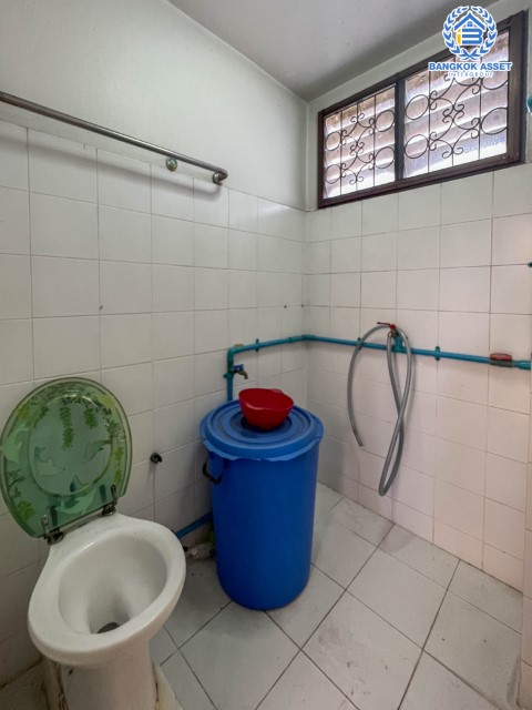 *****บ้านแฝดมือสองย่านกรุงเทพฯ ม.101การ์เด้นวิลล์  ลาดพร้าว101 เนื้อที่กว้าง 41 ตร.ว. ฟังก์ชัน 3 ห้องนอน 4 ห้องน้ำ ที่จอดรถ 2 คัน บ้านแฝดทำเลเมือง พื้นที่ใช้สอยเยอะ ตั้งบนทำเลแห่งการเดินทาง ใกล้รถไฟฟ้าสายสีน้ำเงิน "สถานีลาดพร้าว" และทางด่วน "ฉลองรัช"